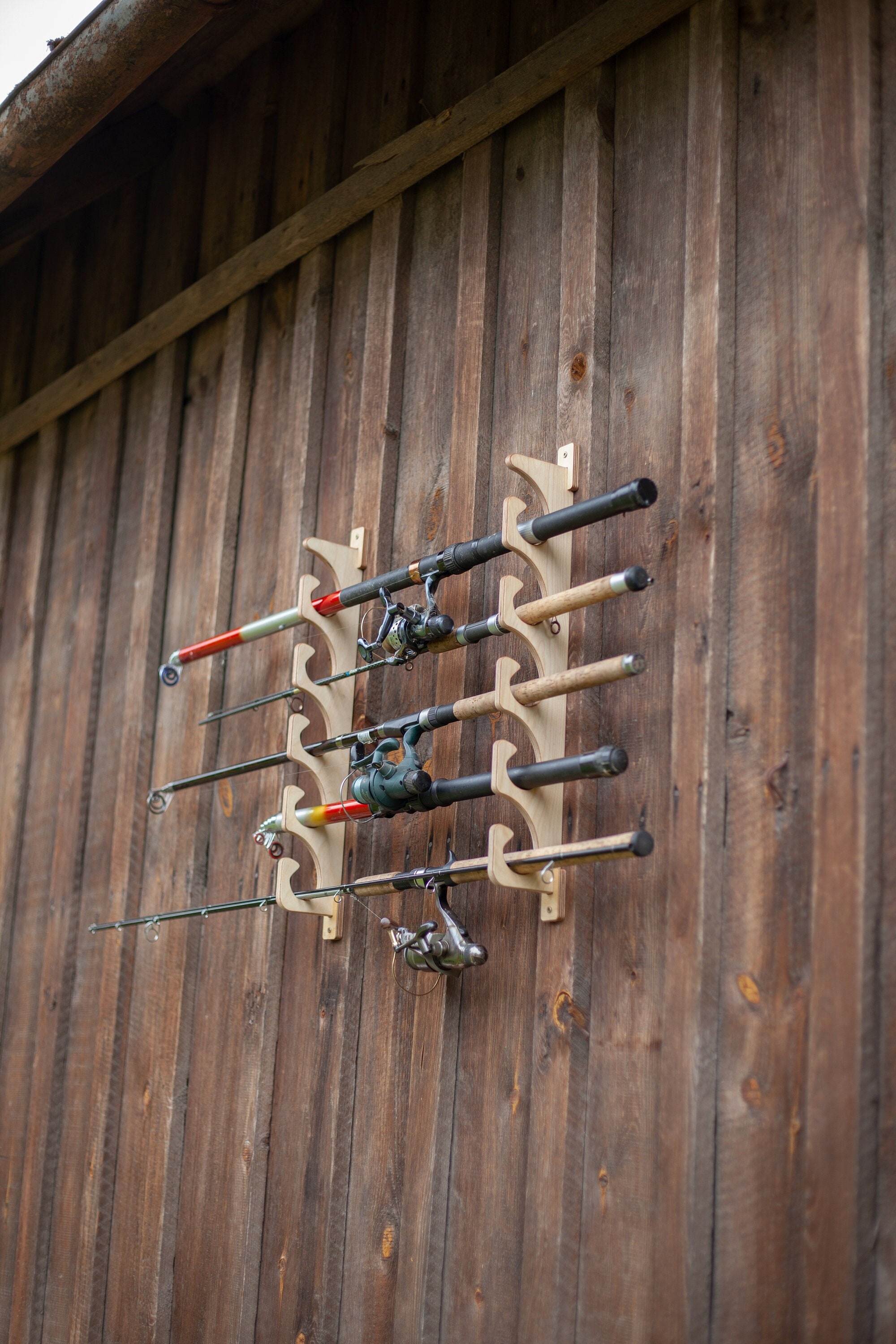 Wall Mount Fishing Pole Holder - Can TOTALLY DIY with pallet wood