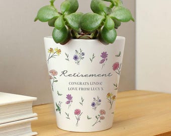 Personalisierter Ruhestand Pflanzentopf - Wilde Blumen Weiß Keramik kleiner Pflanzer - Happy Ruhestand Geschenk Freund, Familie, Lehrer, Chef Kollege