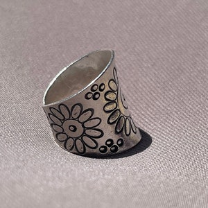 adjustable karen hill tribe ring with flower design