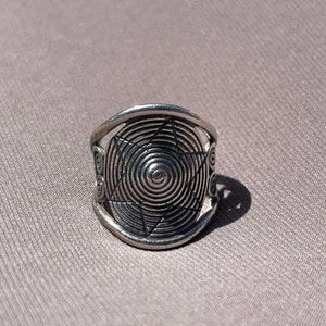 98.5% sterling silver ring with star engraving design