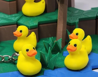 Llavero decorativo con dije de patito