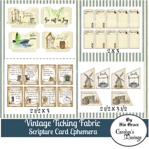 Op de afbeelding: Vintage ticking stof ephemera met schriftkaarten met verschillende ontwerpen, waaronder een windmolen, een put en een huis. De kaarten zijn bedrukt met Bijbelteksten en zijn perfect voor journaling, scrapbooking of het maken van kaarten.