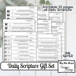 Puede incluir: Conjunto imprimible de 22 páginas con versículos bíblicos diarios. Cada página presenta un tema diferente, como la alegría, la esperanza, el perdón, el ánimo y la afirmación. Las páginas son en blanco y negro con un diseño simple. El texto está en negrita e incluye referencias bíblicas.