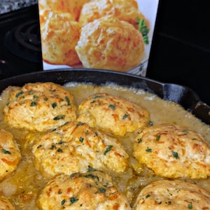 Torta de Frango com Receita de Biscoitos Cheddar Bay