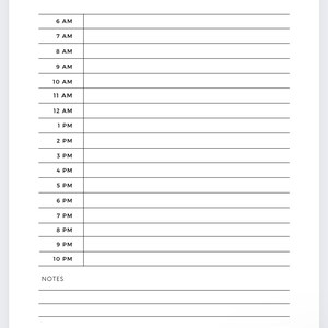 Puede incluir: Un planificador diario en blanco y negro con un dise&ntilde;o sencillo. El planificador tiene una secci&oacute;n para cada hora del d&iacute;a, de 6 AM a 10 PM, y una secci&oacute;n de notas en la parte inferior.