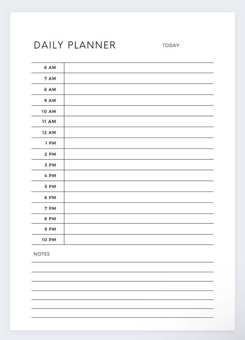 Puede incluir: Un planificador diario en blanco y negro con las palabras "DAILY PLANNER" en la parte superior y "TODAY:" en la esquina superior derecha. El planificador tiene una columna para cada hora del d&iacute;a, de 6 AM a 10 PM, con una secci&oacute;n para notas en la parte inferior.