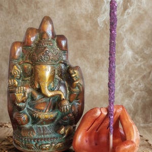 Handcrafted Clay Hand Incense Holder: Meditation & Ritual Decor