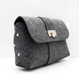 Womans felt crossbody bag with adjustable felt strap, small felt crossbody bag 8 different colors available,
