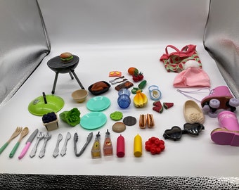 Ropa y accesorios para muñecas de nuestra generación.