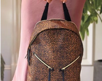 NWOT STELLA & DOT LADY BOSS TWO IN ONE CHEETAH PRINT SHOULDER BAG BACKPACK NWOT Stella & Dot Lady Boss Two in One Cheetah Print  main image 2