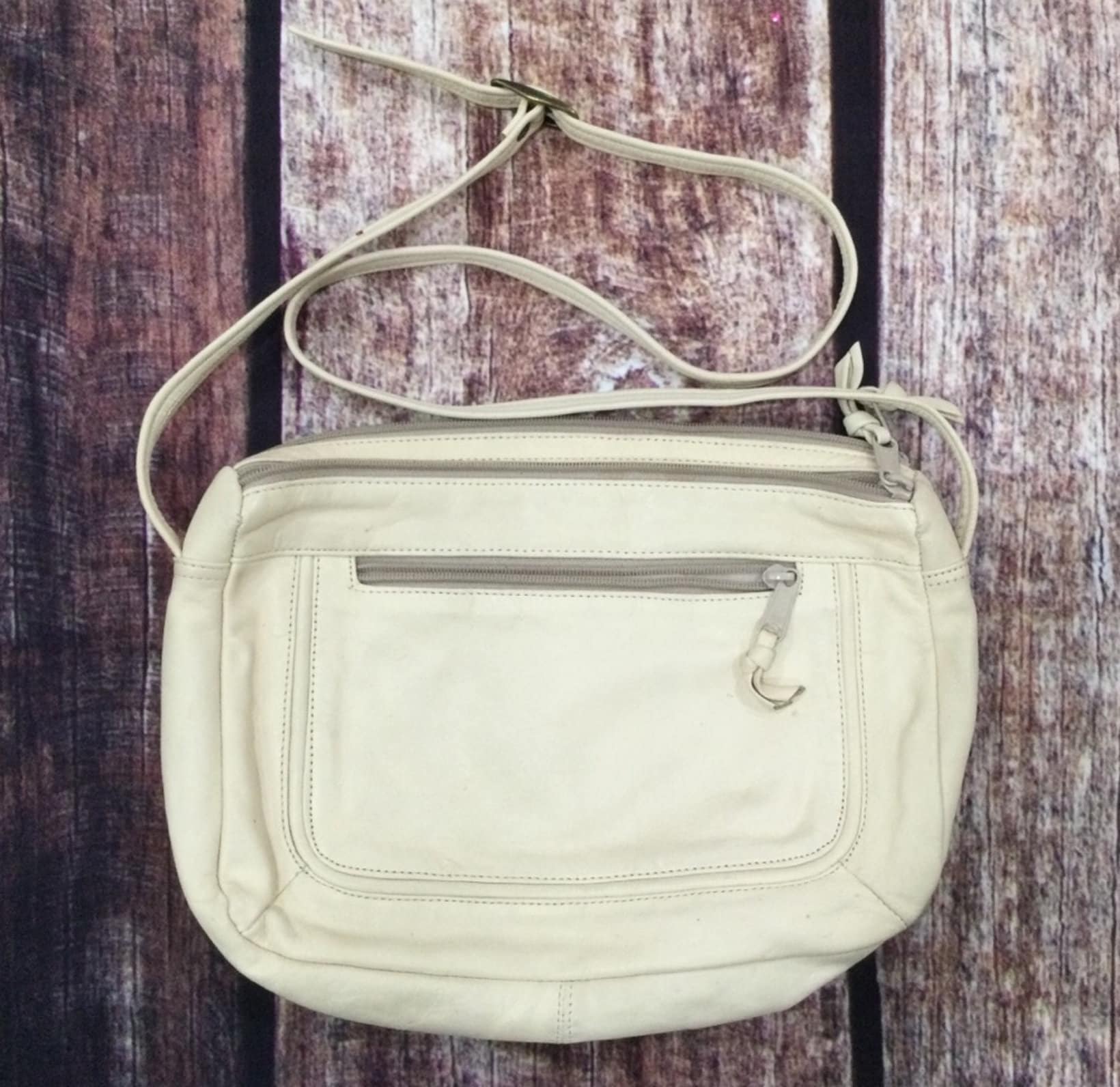 womens navy leather purse, never used, adjustable strap, brand Toni