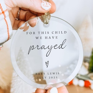 För detta barn har vi bett - Anpassad glasdekoration - Graviditetsmeddelande - Julgransprydnader - Väntande föräldrar - Regnbågsbebis kommer snart