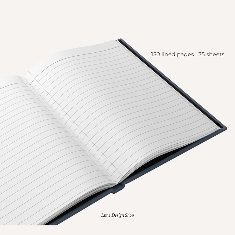 Może przedstawiać: Niebieski notes w linie z 150 stronami i 75 kartkami. Notes jest otwarty, a strony są puste. Na dole strony widnieje napis "Lune Design Shop".