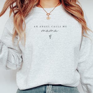 Bluza z nadrukiem "Anioł woła mnie mama" - Mama dla anioła - Anioł Mama - Wspomnienie o dziecku - Utrata niemowlęcia Pamiątka po poronieniu Martwe dziecko Utrata ciąży
