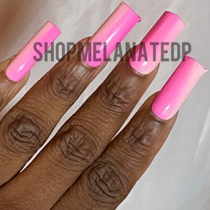 PINK DREAMS/ gradient nails/ pink and white/ pink ombre nails/ hue/ pretty and pink/ Valentines day/ press on nails/ girly and simple nails