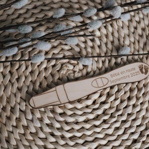 Annonce de grossesse , bébé en route, pastille de bois , test de grossesse, dévoilement grossesse,  test de grossesse en bois personnalisée
