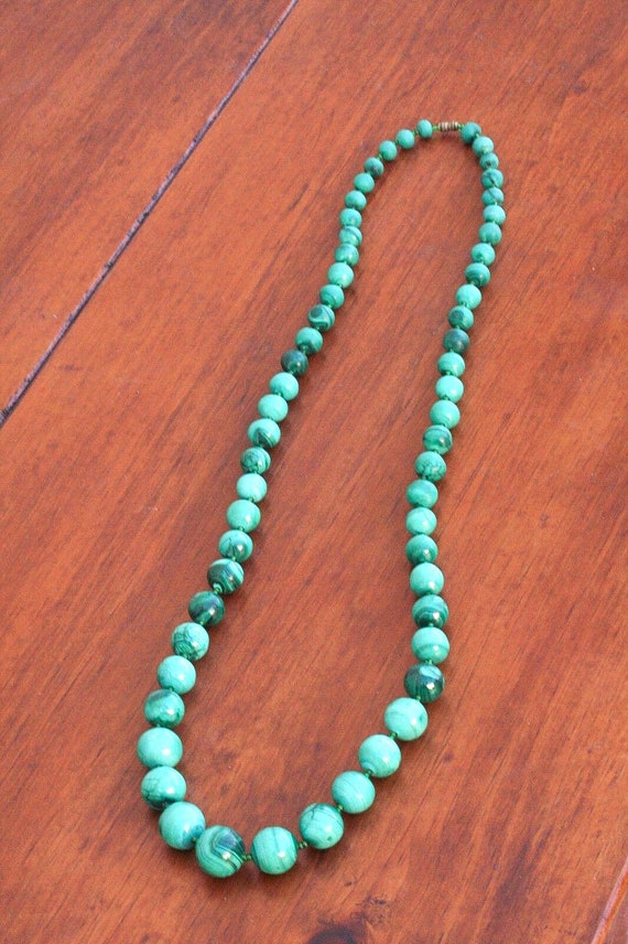 Vintage Graduated Malachite Necklace Strung with … - image 4