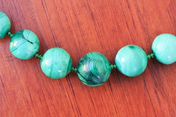 Vintage Graduated Malachite Necklace Strung with … - image 3