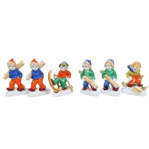 1920&#39;s Set of Six Porcelain Polychrome Skiing Children Figurines Japan