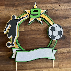 サッカー/フットボール ケーキ トッパー SVG レイヤー カット ファイル / 即時ダウンロード / カスタマイズ可能