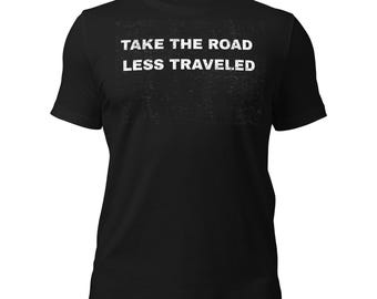 Ta den mindre resta vägen T-shirt, Camper T-shirt, Resande T-shirt, Unisex T-shirt, Svart T-shirt, Inspirerande T-shirt