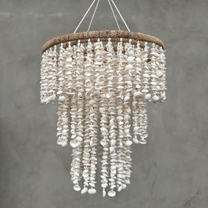 Handgefertigter Muschel Kronleuchter: Boho Hängeleuchte, Tropisches Dekor - SL08