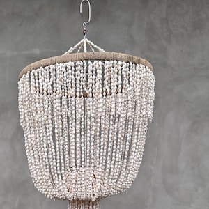 Lampadario a conchiglia fatto a mano 07 / Lampada a sospensione Boho / Lampada da soffitto a conchiglia costiera / Lampada a sospensione per casa sulla spiaggia / Decorazione tropicale - SL07