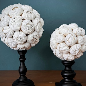 Muschelkugel-Set auf Ständer: Küsten-Stranddeko, minimalistische Deko - ToS,A/019