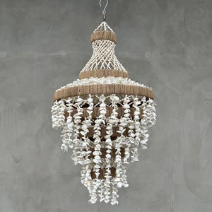 Lampadario a conchiglia fatto a mano 16 / Lampada a sospensione Boho / Lampada da soffitto a conchiglia costiera / Lampada a sospensione per casa sulla spiaggia / Decorazione tropicale - SL16