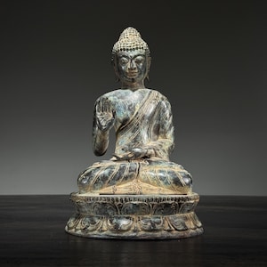 Estatua de Buda Abhaya Mudra: Escultura de meditación en bronce patinado, decoración para el hogar - BR250