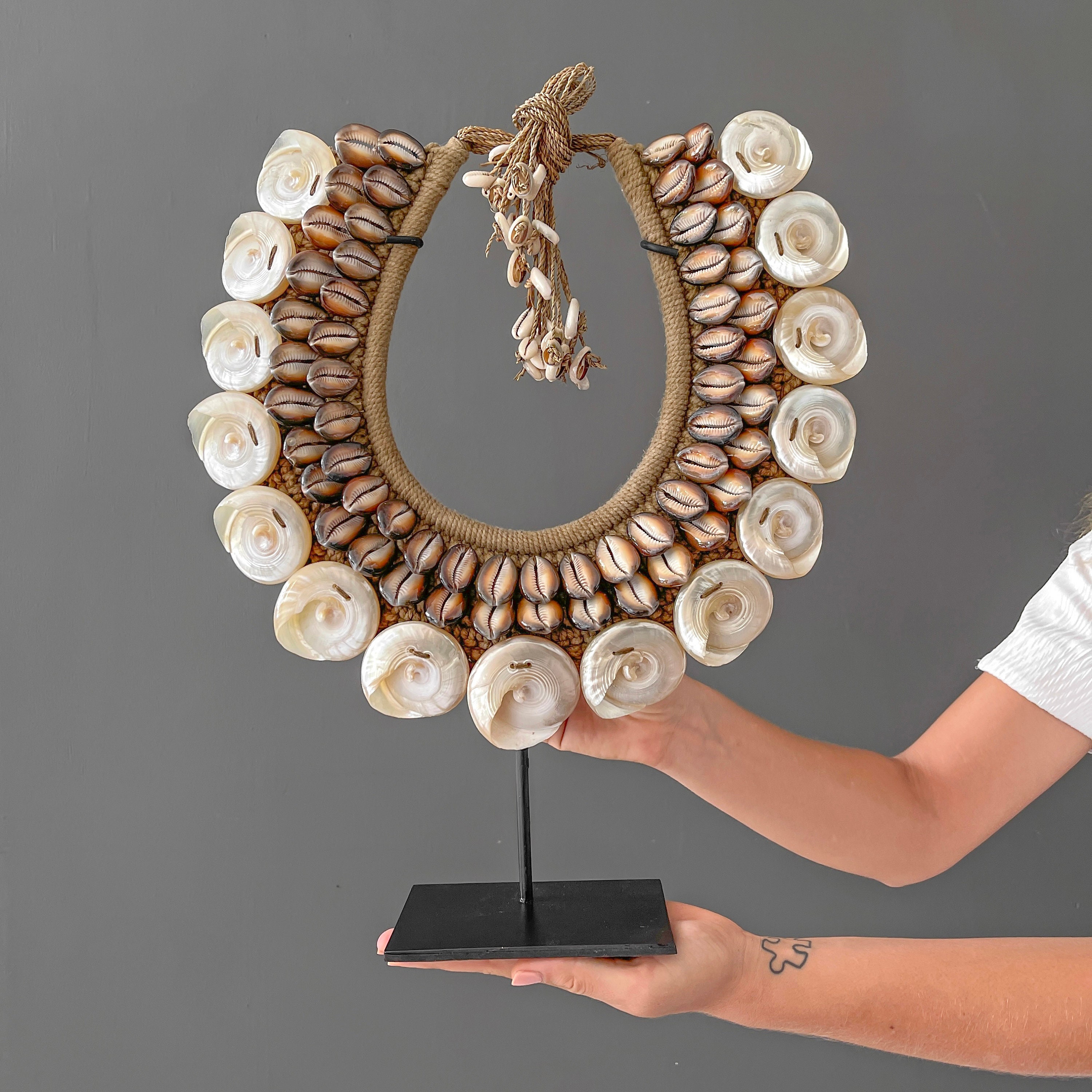 Shell necklace on stand outlet