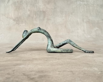 Stretching Lady Bronze Sculpture – Elegant Yoga Pose, Minimalist Art, Relaxed Figure Statue, Modern Home Decor, Interior Decor - BR362