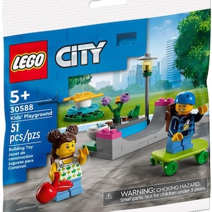 Może przedstawiać: Zestaw LEGO City Kids' Playground z 51 elementami. Zestaw zawiera dwie minifigurki, rampę do skateboardu, fontannę, drzewo i latarnię uliczną. Zestaw jest przeznaczony dla dzieci w wieku od 5 lat.