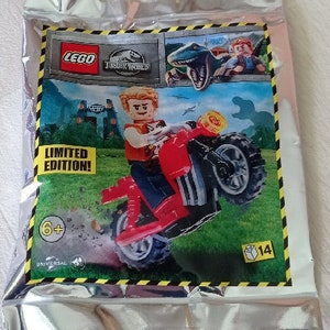 Choose a LEGO Jurassic World Foil Pack Minifigure Crafts Birthday Party Bag Toys Gifts - Dinosaur Owen Dr Wu Stegosaurus T-Rex (1 Supplied)