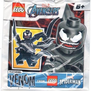 Pu&ograve; includere: Una bustina sigillata LEGO Marvel Avengers con la grafica di una minifigure di Venom. La confezione mostra il logo LEGO, il marchio Marvel Avengers, un'et&agrave; consigliata di 6+ e il testo FEATURING: VENOM FROM LEGO MARVEL SPIDERMAN.