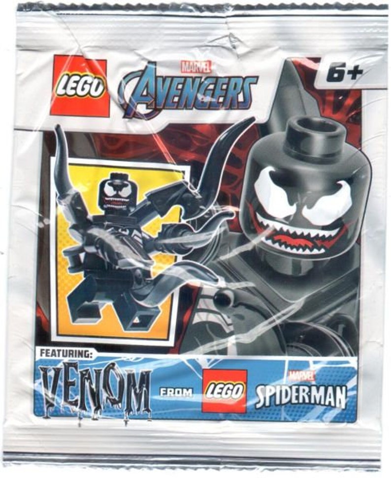 Pu&ograve; includere: Una bustina sigillata LEGO Marvel Avengers con la grafica di una minifigure di Venom. La confezione mostra il logo LEGO, il marchio Marvel Avengers, un'et&agrave; consigliata di 6+ e il testo FEATURING: VENOM FROM LEGO MARVEL SPIDERMAN.