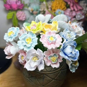 Buquê de flores de cerâmica coloridas feitas à mão, flores de margarida de cerâmica, decoração de jardim feita à mão, acessórios de jardim de fadas, presente para a mãe