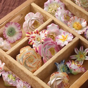 Flores de cerâmica artesanais, flores de margarida de cerâmica, decoração de jardim artesanal, acessórios de jardim de fadas, presente para mãe, flor artificial
