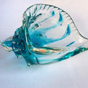 Hand Blown Glass Conch Décor - Glass Sea Shells Figurine, Art Glass Sculpture Home Décor, Ocean Lover Gift Collectible Statue (Light Blue)