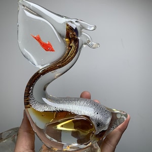Estatua de pájaro pelícano de vidrio de arte, pelícano de Murano con pescado, pájaro pelícano de vidrio, estatuilla de pelícano, figura náutica costera decoración de aves