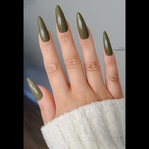 Moss Green Matte/Glossy Finish Press On Nail