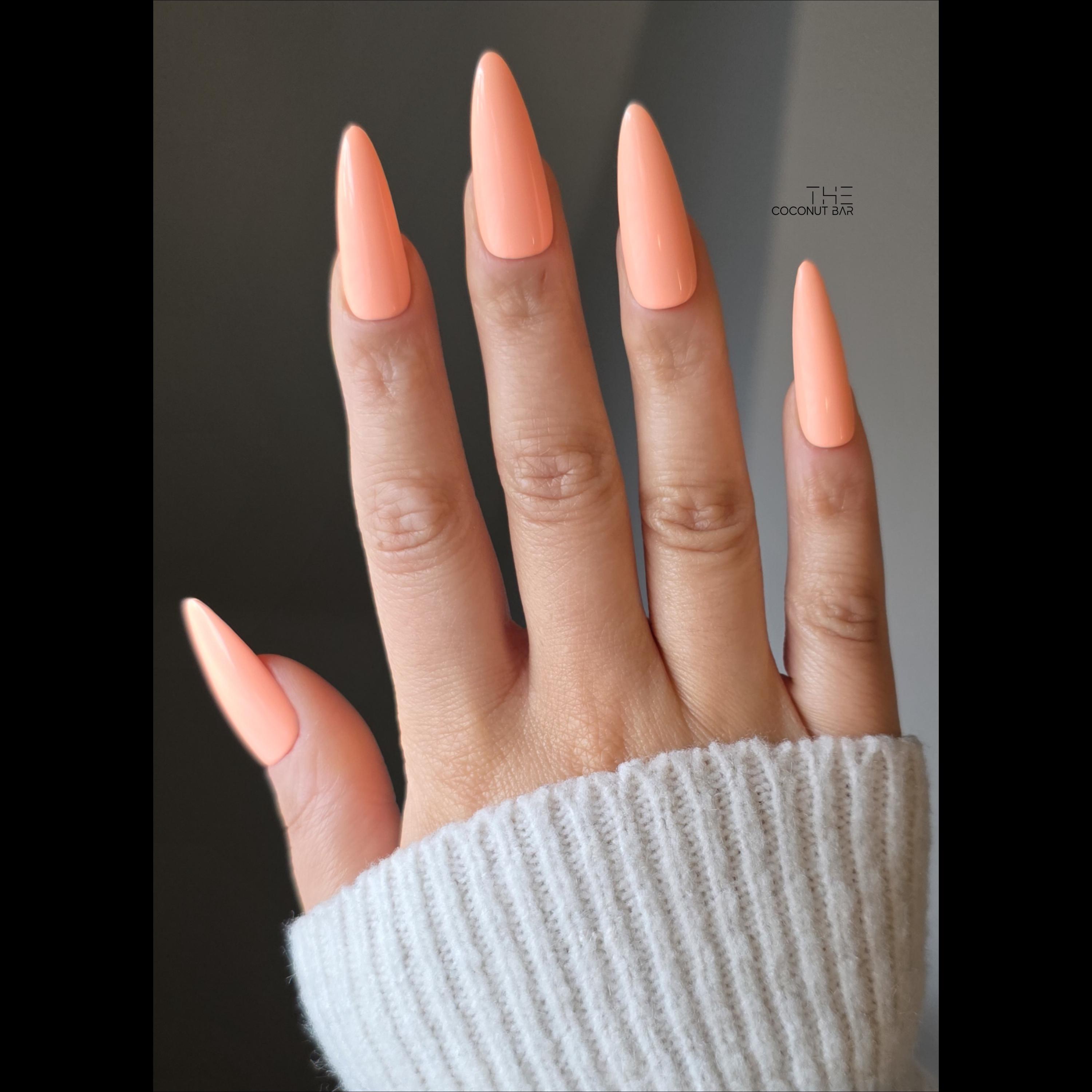 Néon peach nails France