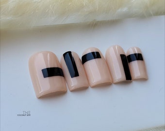 Black Line Minimalist Press On Nail Set