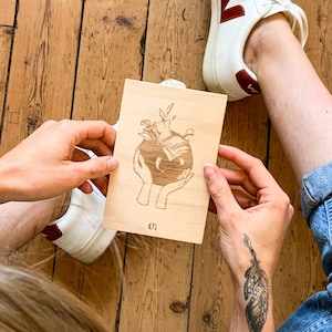 Eingravierte Postkarte - Buch