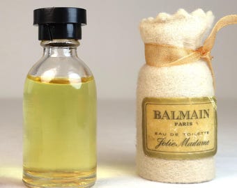 Miniatura de Eau de Toilette JOLIE MADAME de Balmain, 7 ml (1/4 onza líquida), en su estuche de fieltro. Muy buen estado.