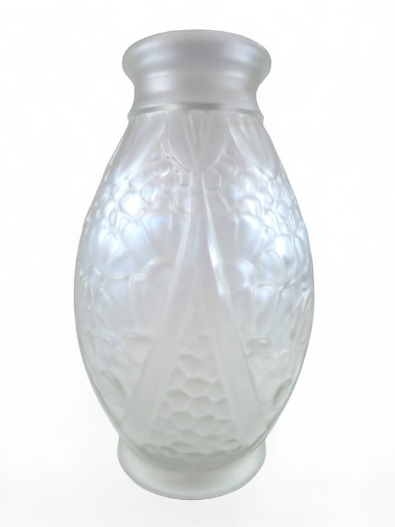 Vase Art Déco Verre pressé moulé aux reflets opalescents Signé JOMA