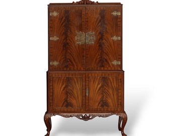 Queen Anne Style Flame Mahogany cocktail cabinet vintage drinks cabinet
