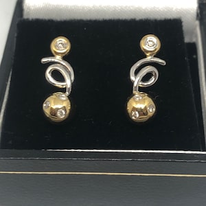 orecchini pendenti in oro 18 carati con diamanti