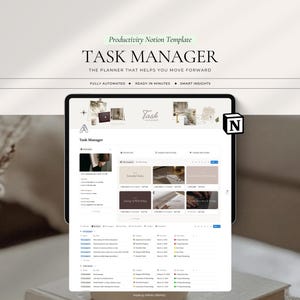 Op de afbeelding: Een digitaal Notion-sjabloon genaamd Task Manager weergegeven op een tabletscherm. De interface bevat een dashboard met taakcategorieën, een lijst met aankomende taken met statusindicatoren en een koptekst met de tekst Productivity Notion Template.