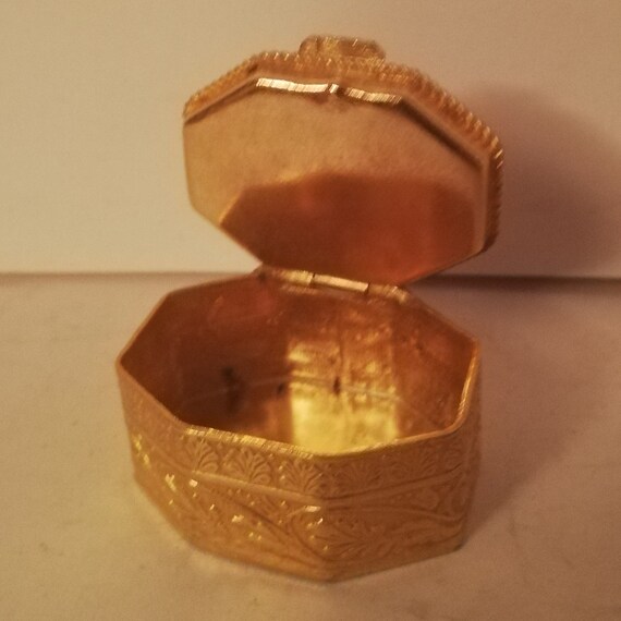 Tiny octagonal pill box - image 3